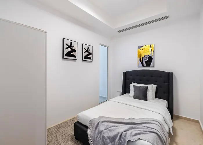1Br Study Bay Square City View Business Bay